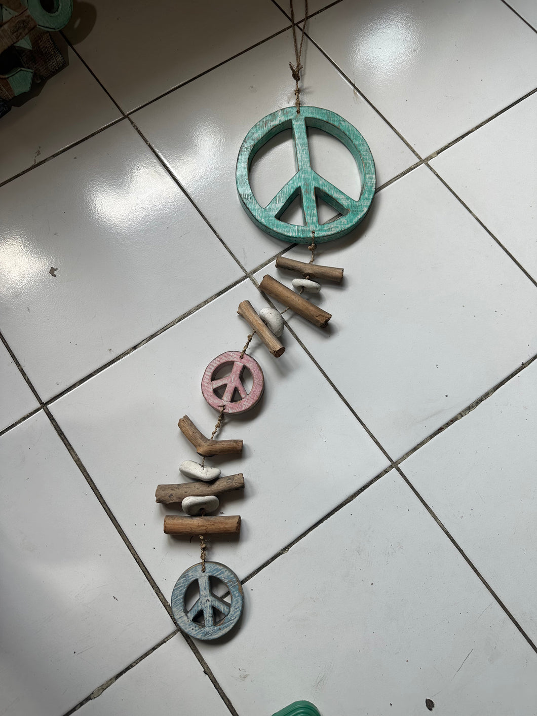 TUN-2 Peace hanger
