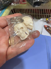 Load image into Gallery viewer, Skull Keychain
